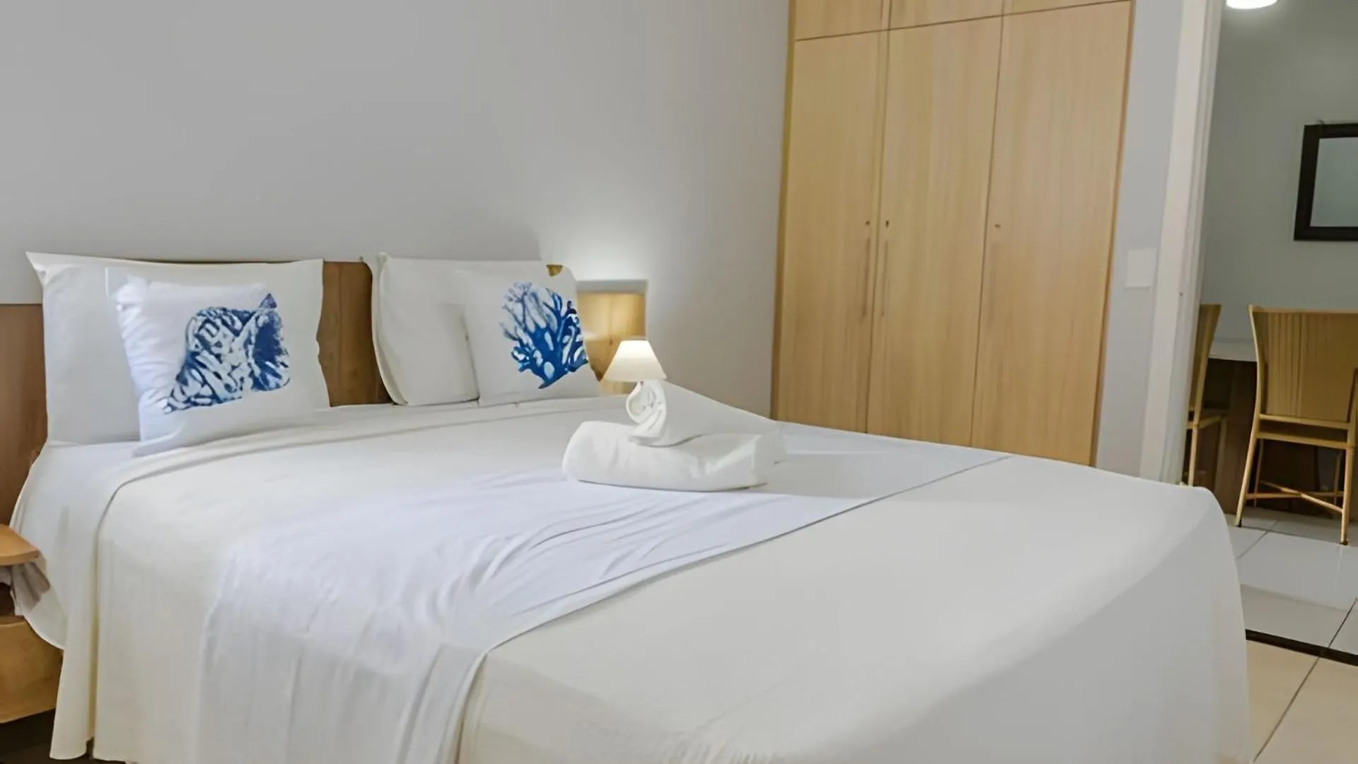 500M Praia De Taperapuan; 2 Quartos; Wifi 300Mbs; 2 Pavimento; Churrasqueira; Chuveirao; Estacionamento Gratuito 1 Carro Porto Seguro