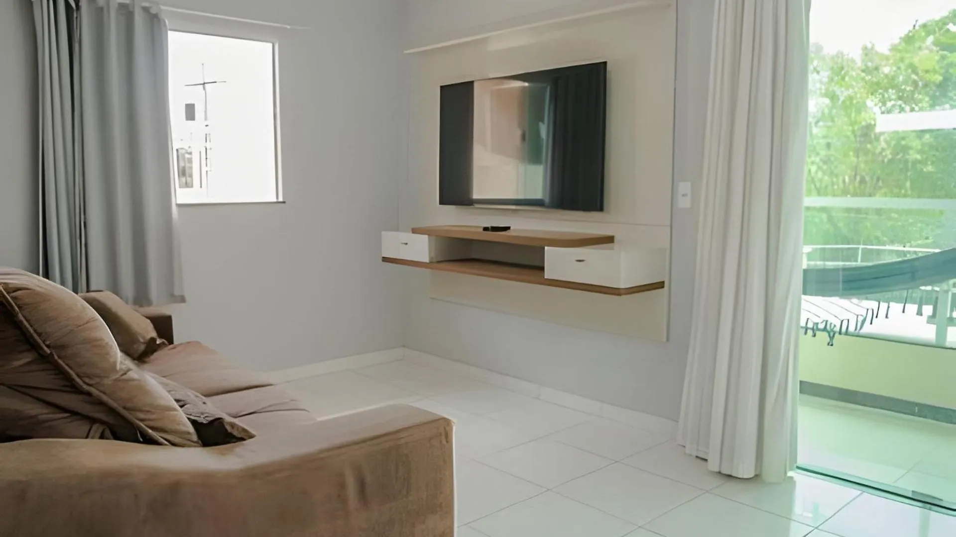 500M Praia De Taperapuan; 2 Quartos; Wifi 300Mbs; 2 Pavimento; Churrasqueira; Chuveirao; Estacionamento Gratuito 1 Carro Porto Seguro Dom wakacyjny