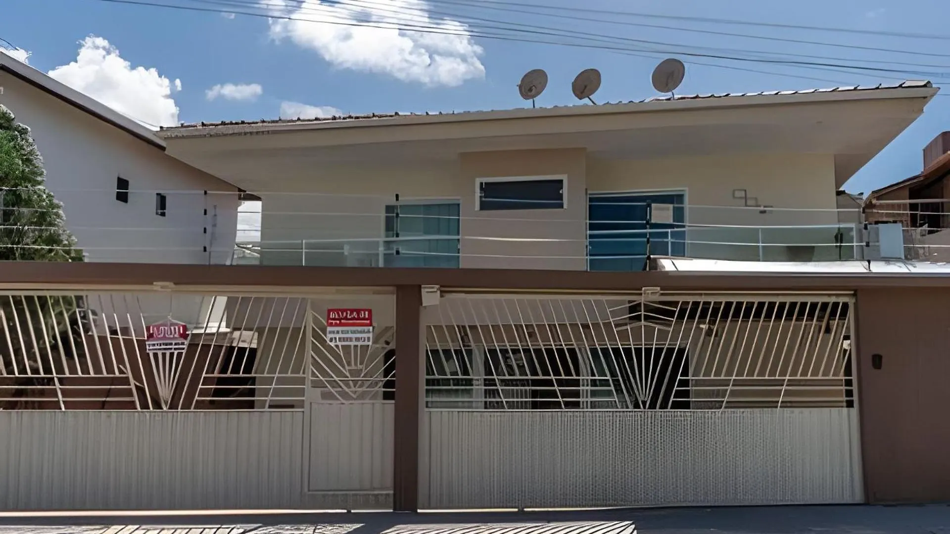 Holiday home Taperapuan Beach Retreat: Cozy 2-Bedroom with BBQ and Smart Amenities Porto Seguro
